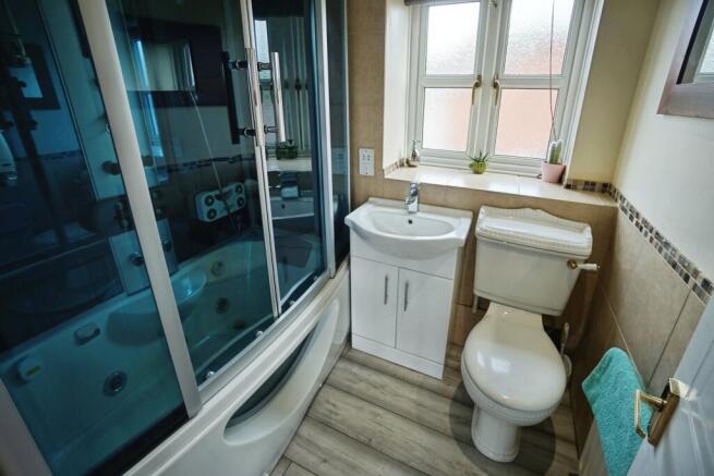 En-suite Bathroom