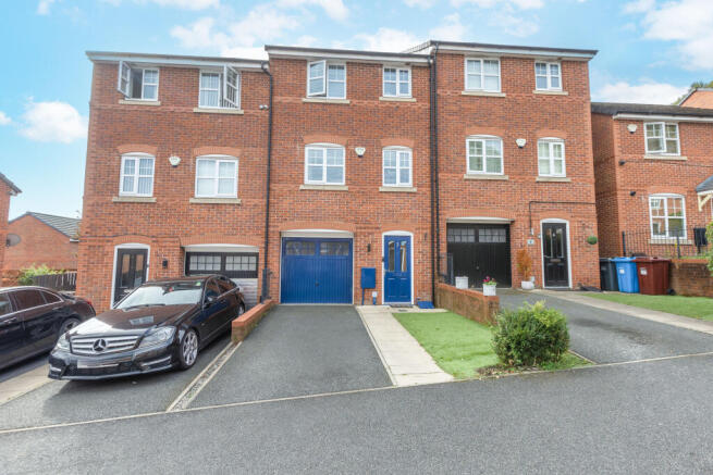 3 LONGSHAW CLOSE-29