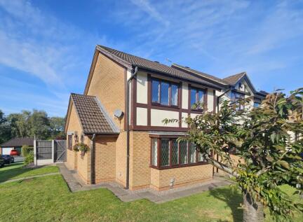 Houghley Close, Macclesfield, SK10