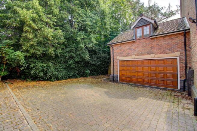 Double Garage & Driveway