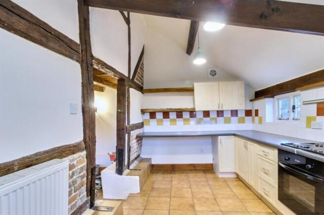 Kitchen IN.JPG
