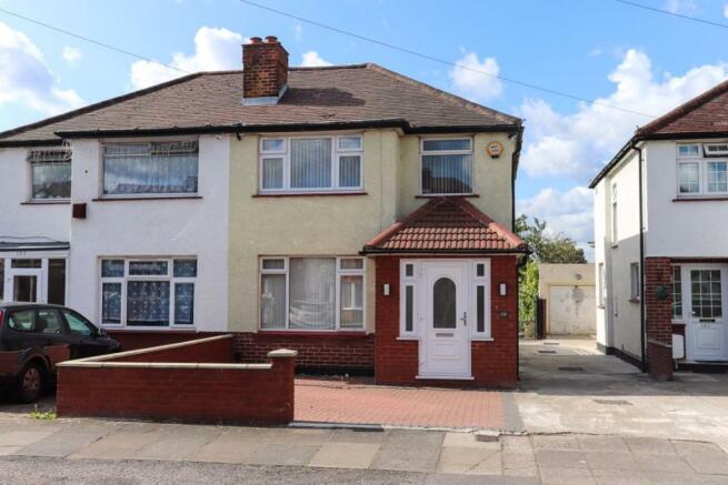 3 Bedroom House To Rent In Wentworth Crescent Hayes