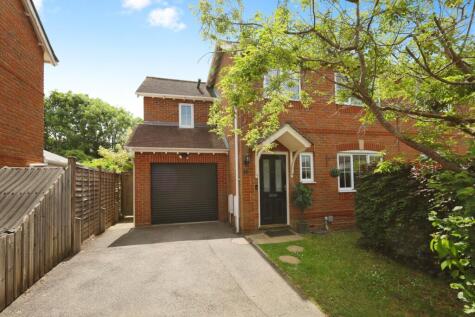 Cranham Avenue, Billingshurst, West Sussex, RH14