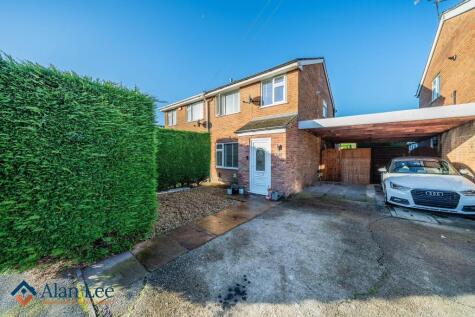 Langdale Close, Macclesfield, SK11 7YS