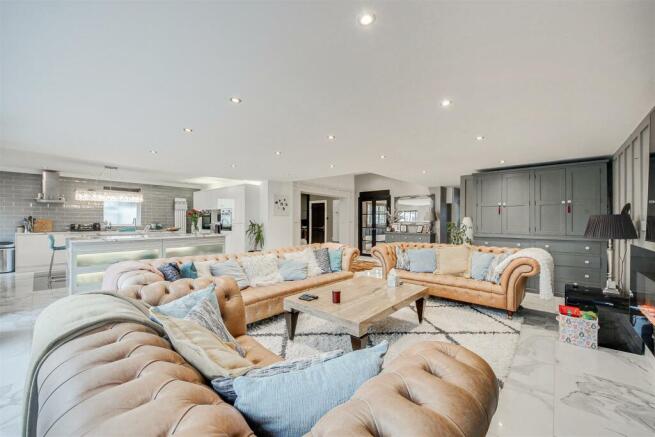 Lounge / Kitchen