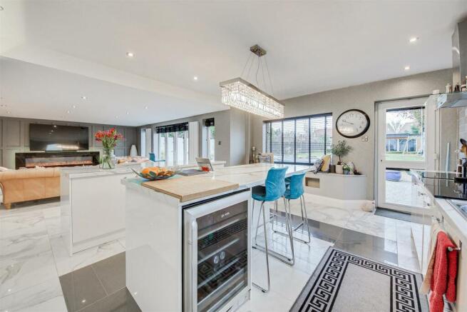 Lounge / Kitchen