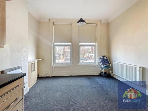 Kitchen / Lounge