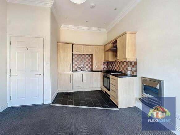 Kitchen / Lounge