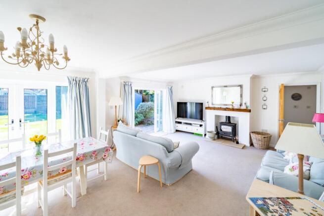 Sitting Room / Dining Room