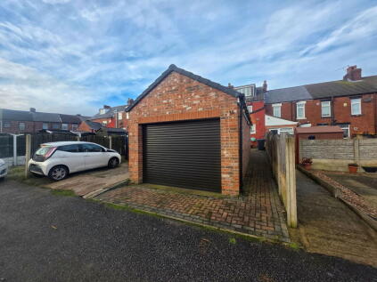 West Avenue, Royston, Barnsley, S71 4DF
