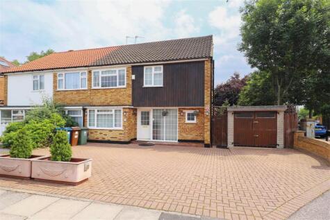 George V Avenue, Pinner