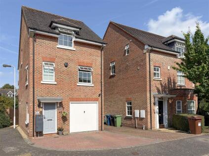 Stirling Avenue, Pinner