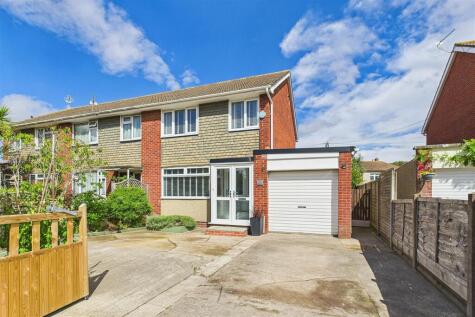 Convenient cul de sac position close to Clevedon town centre