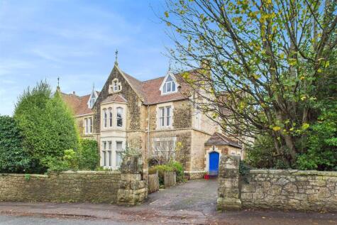 Prominent position within Upper Clevedon