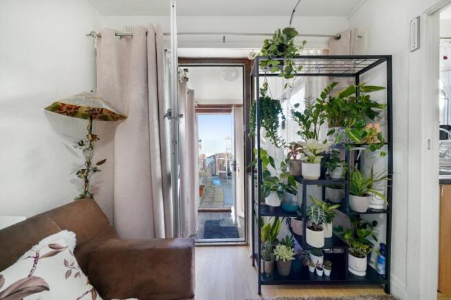 Flat 3 15  15a Empire Parade Great Cambridge Roa