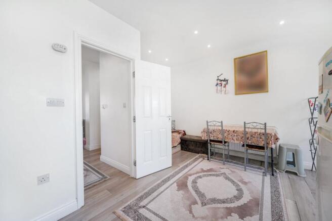 Flat 1 15  15a Empire Parade Great Cambridge Roa