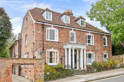 Ardle Bank, 14 Kingsbury Street, Marlborough, Wiltshire, SN8