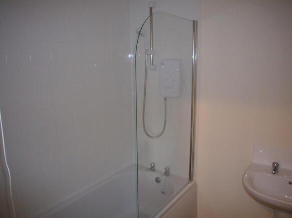 Bathroom pic 2.JPG