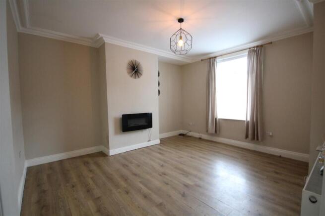 Lounge15'1'' x 13'3''