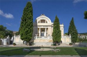 Photo of Neoclassical House In Tiana