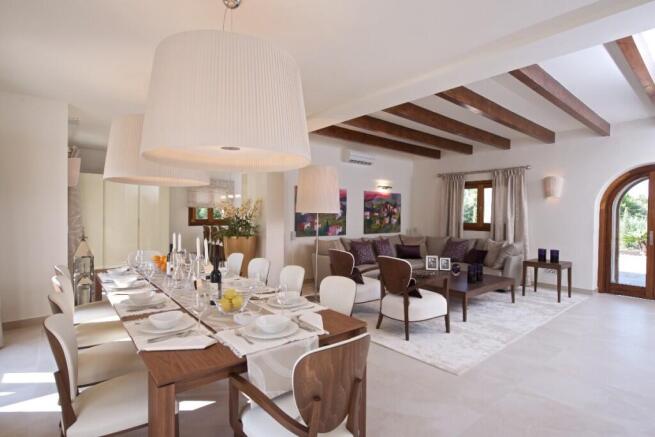 Living and Dining ar