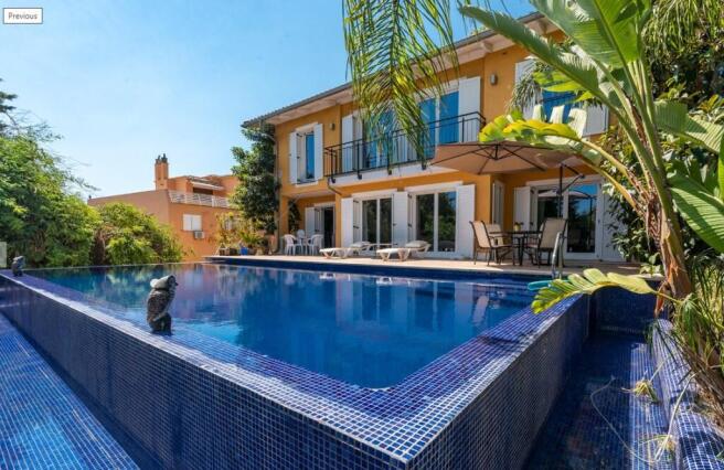 pool front