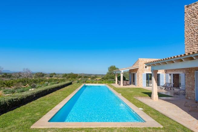 Pool and Exterior (2