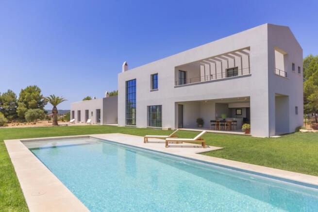 Exterior and pool (2