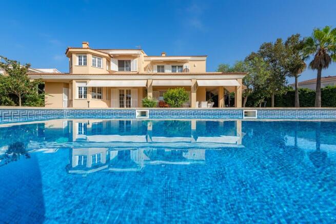 Exterior and Pool (1