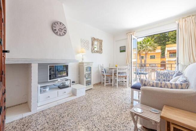 Living room (2)