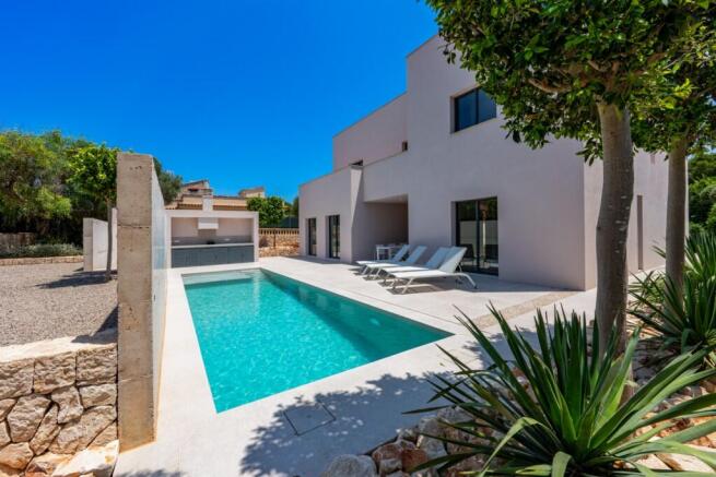 Pool and Exterior (2