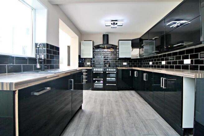 kITCHEN 2.JPG