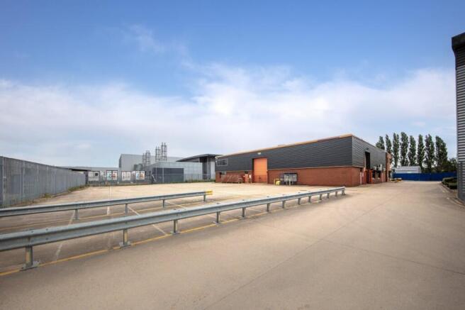 2024 Unit 706707 Stirling Road  STE  222149.jpg