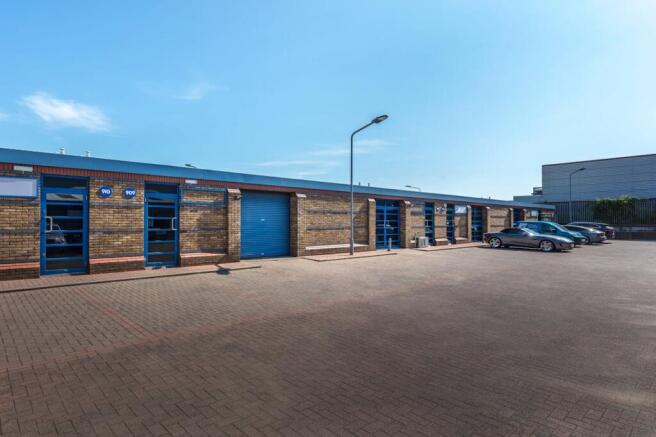 2020 909  Yeovil Road  STE8989.jpg