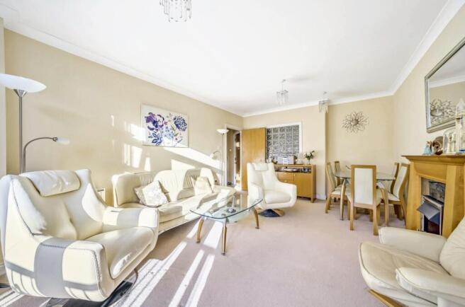 Lounge/Dining Room