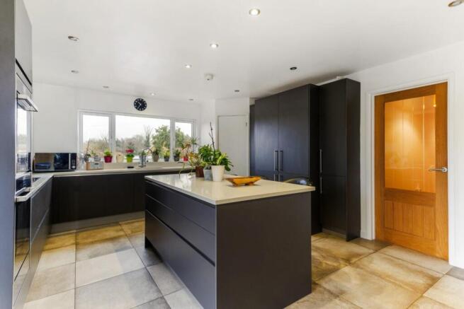 85586_Cedar-Lodge-Hurdcott-Lane-Winterbourne (7).j