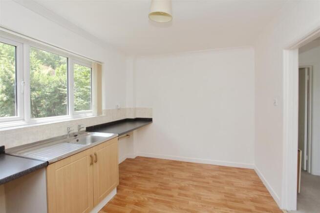 Flat 2 Church Road (6).JPG