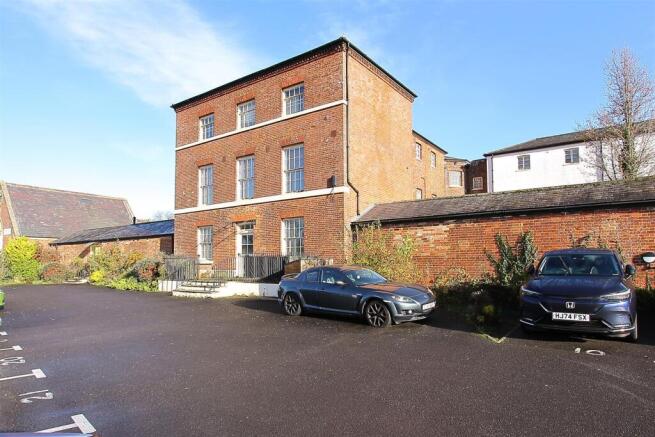 8 kingsway house PH3.JPG