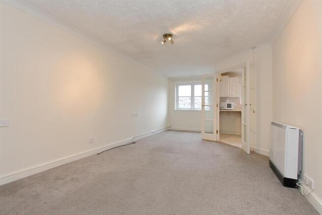 48 Archers Court (10).JPG