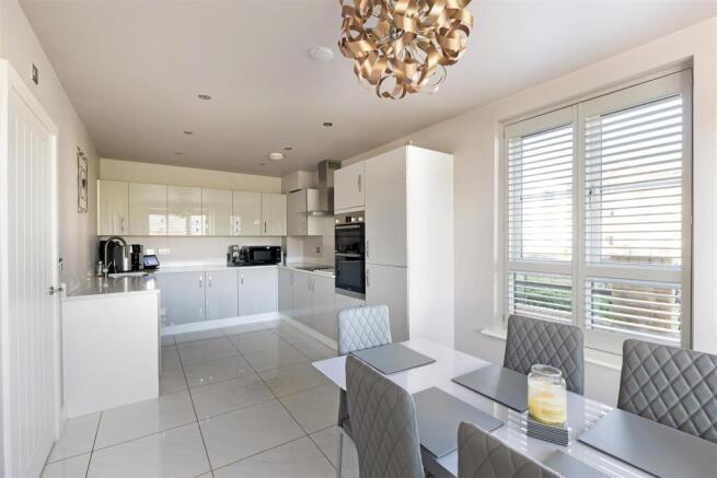 Kitchen & Dining Area