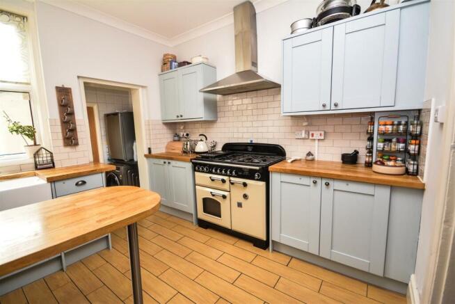 Kitchen 1.jpg