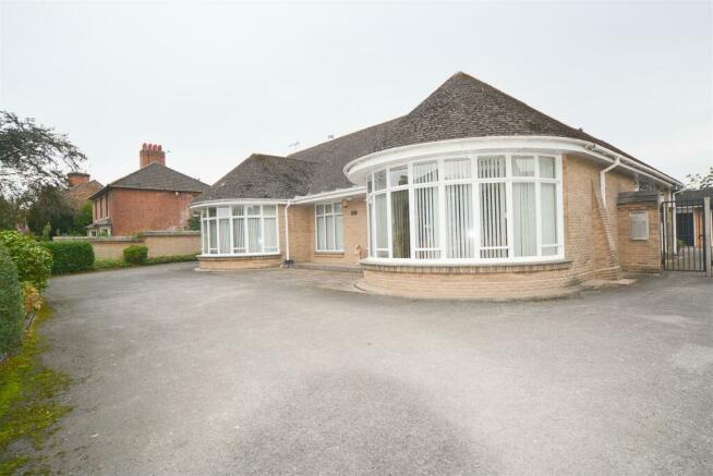 2 bedroom detached bungalow for sale in Branston Road Burton On