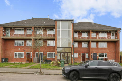 Lockhart Lodge, 1 Gordon Road, London, E4