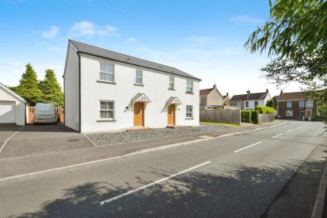 Tycroes Road, Tycroes, Ammanford, Carmarthenshire, SA18