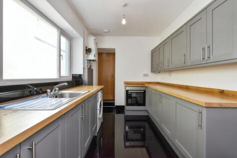 Llwynhendy Road, Llanelli, Carmarthenshire, SA14