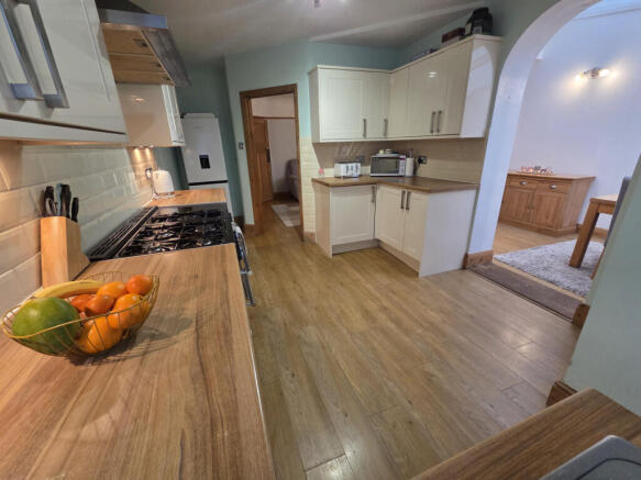 3 bed terraced house to rent Chatsworth Avenue, P