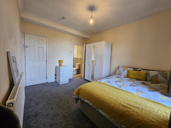 En Suite room available for rent in Wimbledon Par