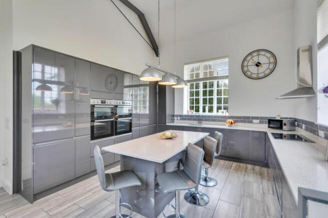 Kitchen 2.jpg