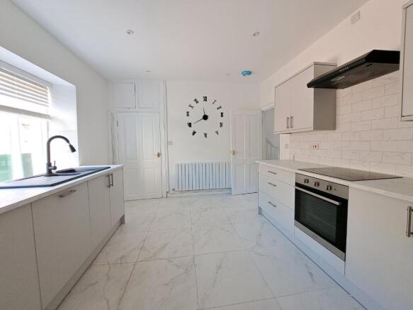 Kitchen 2.jpg