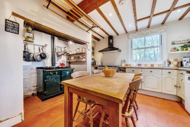 Kitchen with range cooker.jpg